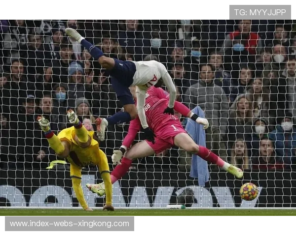 巴塞罗那通过无球跑动牵扯空间,短传配合见效